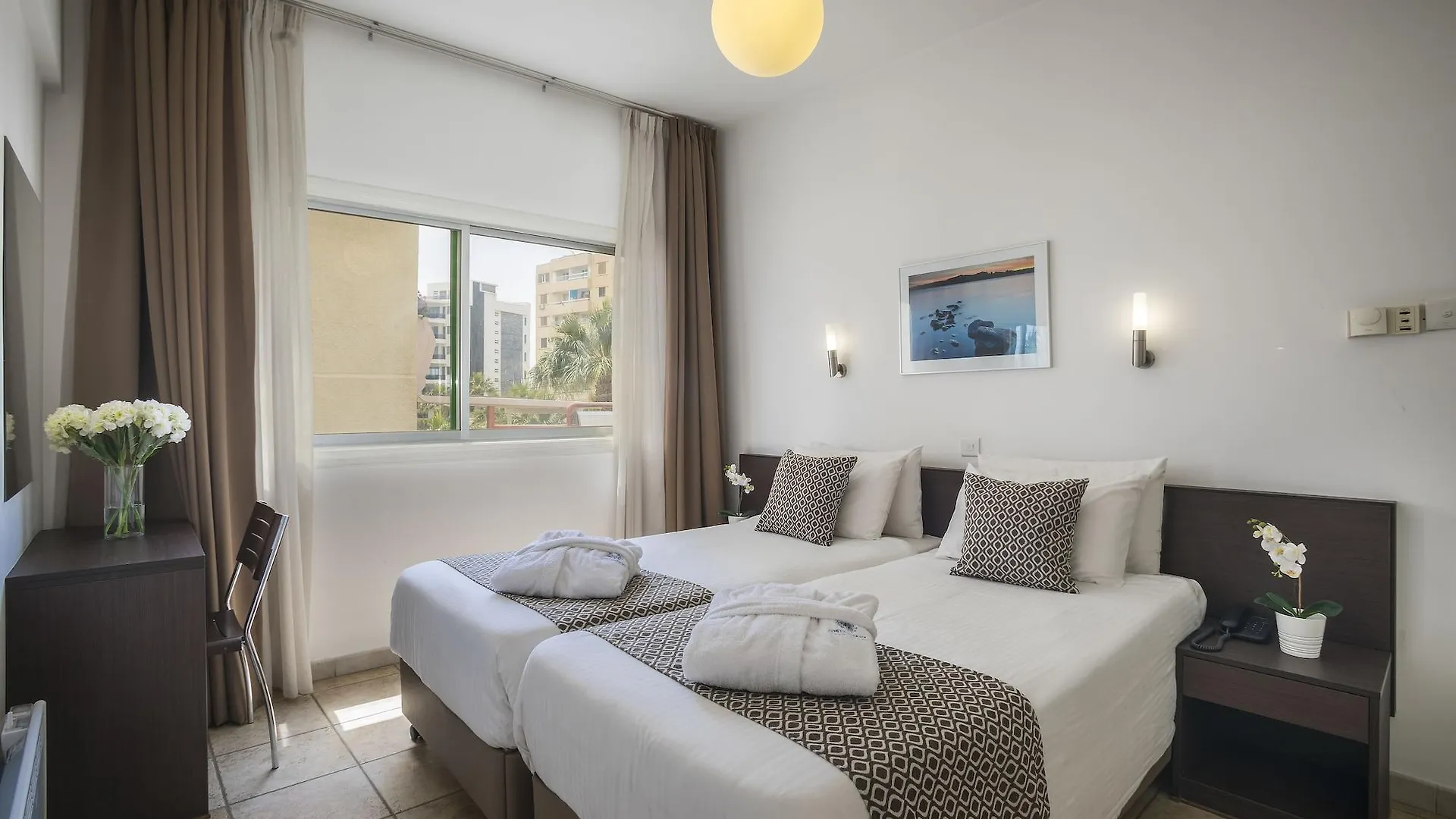 Costantiana Beach Hotel Apartments Larnaca 3*,