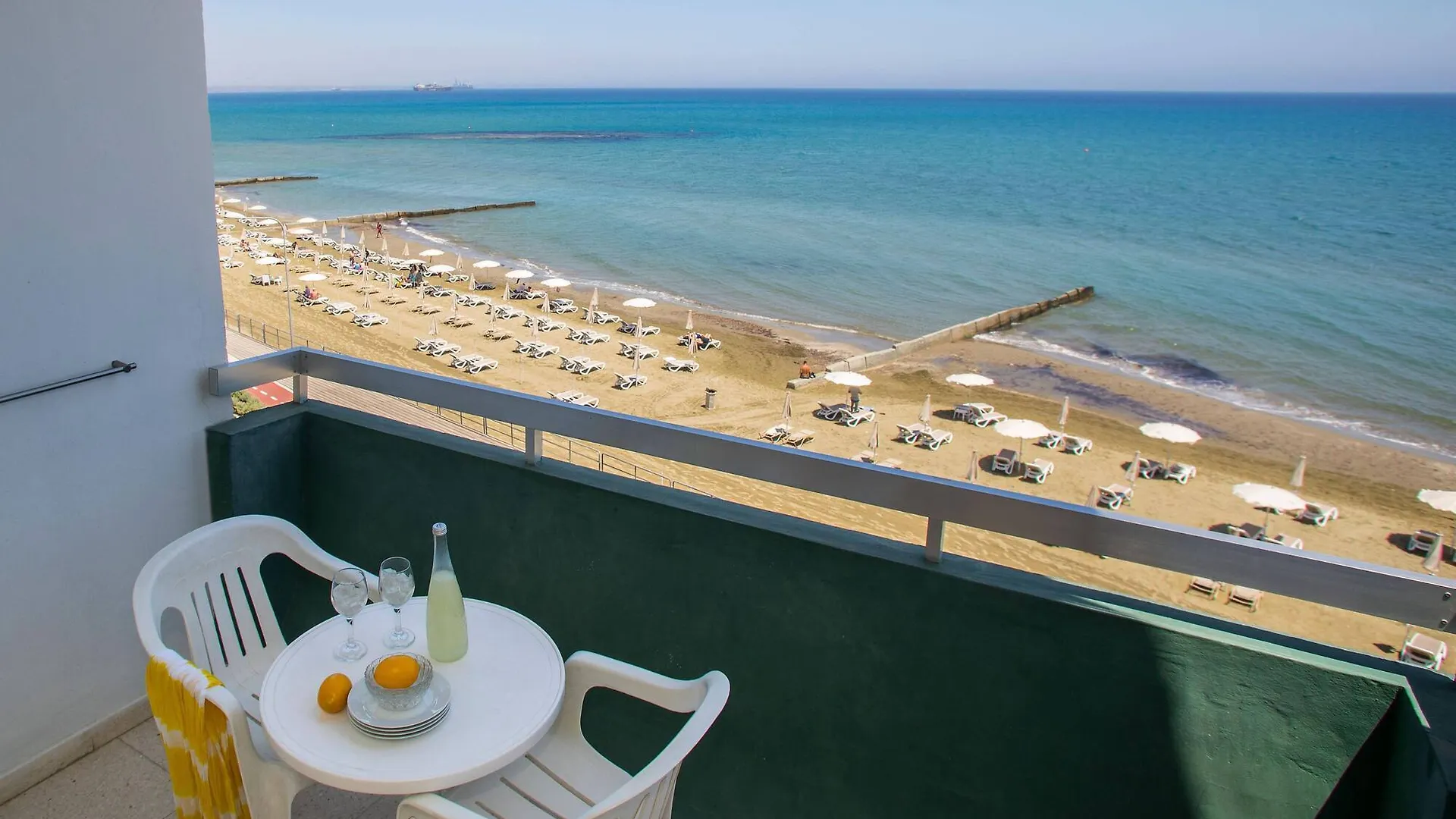 Aparthotel Costantiana Beach Hotel Apartments Larnaca